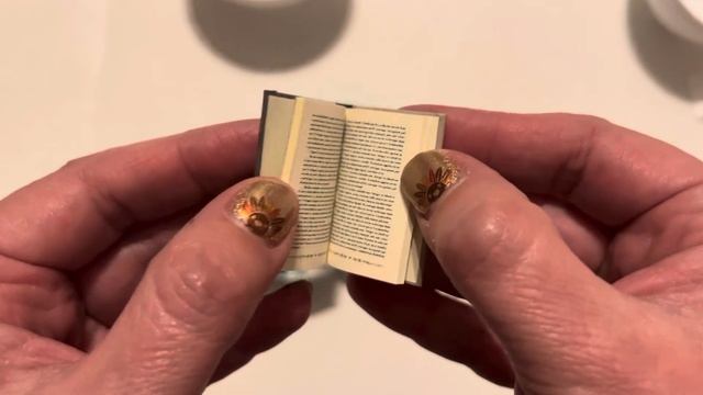 Zuru Mini Brands Books Blind Opening смотреть онлайн