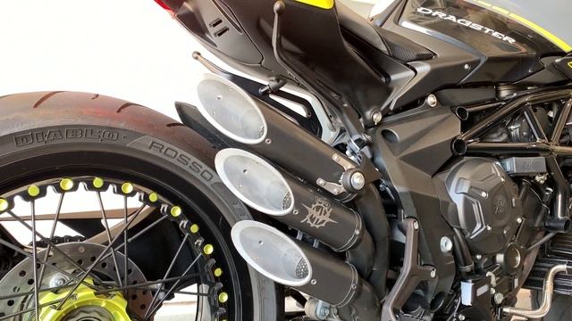 MV Corse Exhaust (no DB killers) - MV Agusta Dragster 800RR смотреть онлайн