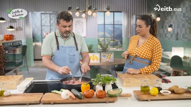 A BOCADOS: Costilla al chilindrón con ensalada de trigo смотреть онлайн
