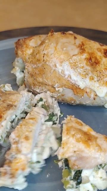 куриные рулетики с сыром и шпинатом!