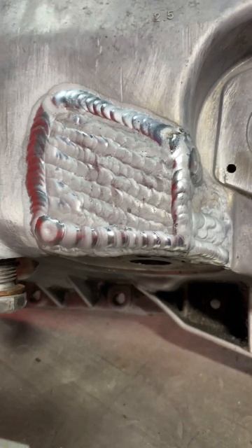 Сварка алюминиевого поддона Audi смотреть онлайн