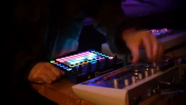 Отпуcк (dot eat dot, 777-111) концерт в клубле Вермель при участии Шамантона смотреть онлайн