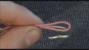 Как привязать рыболовный крючок к леске.