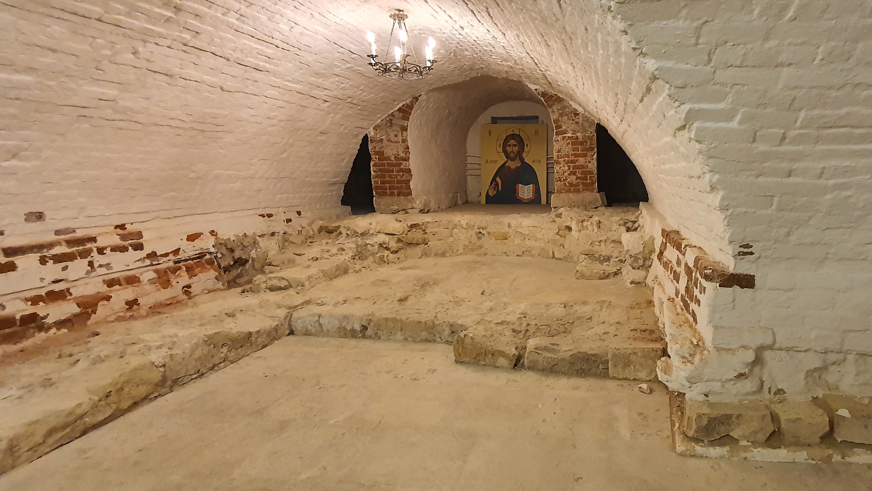 Подклет Богоявленского собора. Богоявленский Старо-Голутвин мужской монастырь в Коломне. смотреть онлайн