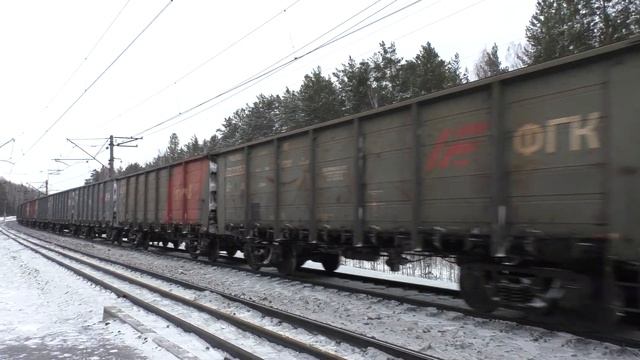 ВЛ10К-942 с грузовым поездом смотреть онлайн