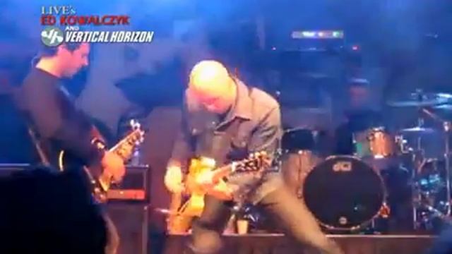 Live's Ed Kowalcyzk back to back with Vertical Horizon live in Manila! смотреть онлайн
