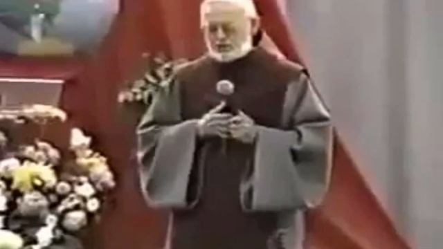 Catholic Priest Dies while Preaching caught on Camera | Must watch смотреть онлайн