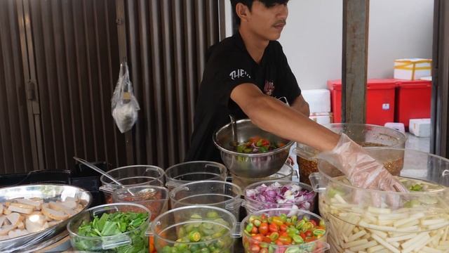 Spicy Food Lover! Spicy Seafood Salad, Hot Salmon with Soy Sauce | Cambodian Street Food смотреть онлайн