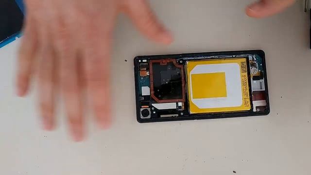 Sony Xperia Z2 Arka Kapak(Pil Kapağı) Değişimi смотреть онлайн