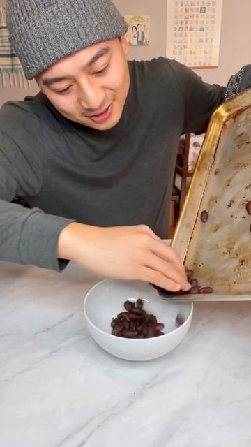 Homemade chocolate from scratch! #chocolate #darkchocolate #chocolaterecipe #cacao #chocolatemaking смотреть онлайн