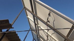 Самодельный способ крепления солнечных панелей, со сменой угла наклона по сезону.