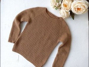 Детский джемпер с очень простым узором.  Реглан сверху.  Вывязывание ростка и вязание подрезов.