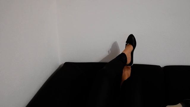 Nylon feet and black leggings смотреть онлайн