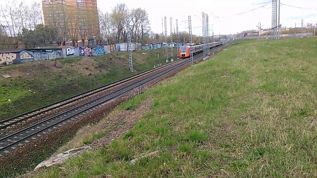 Электропоезд ЭС2ГП-012/007 следует до станции Белгород смотреть онлайн