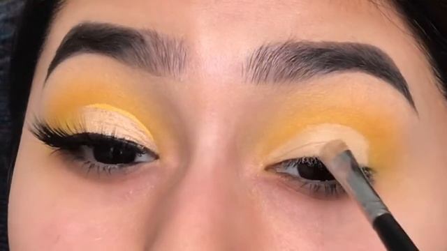 Yellow eyeshadow tutorial || It’s Ema смотреть онлайн