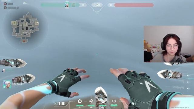 TenZ teaches how to entry site and use 2 smokes with team смотреть онлайн