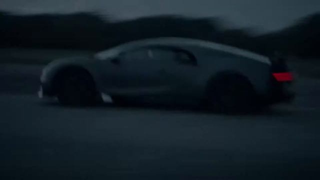 BUGATTI Chiron Sport ' vs Airplane смотреть онлайн