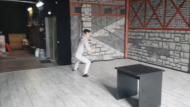 А давайте... прыгать через стол! смотреть онлайн