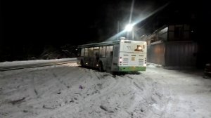 Автобус застрял