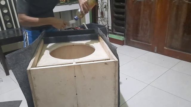 Cara Melapisi Box Speaker Mini Scope Dengan Karpet