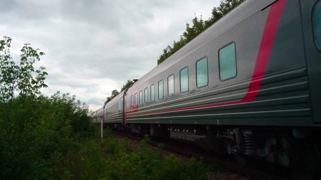 Тепловоз 2ТЭ10М-2127 с поездом №426-Ч Калининград - Челябинск / О. п. Лазинка / 11.07.2023. смотреть онлайн