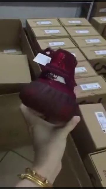 Adidas Yeezy 350 Boost V2 Red zebra смотреть онлайн