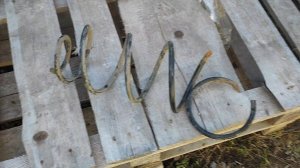 Лопнула пружина амортизатора передней стойки. Когда её нужно менять