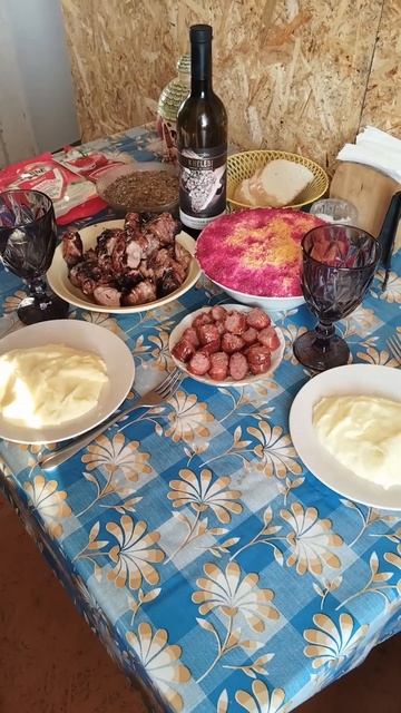 #деревня #дом #еда #животные #жизнь #любовь #миниферма #отдых #природа #счастье смотреть онлайн