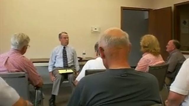 Rep. Grassley (R-IA) Takes Heat on Iraq at Town Hall Meeting смотреть онлайн
