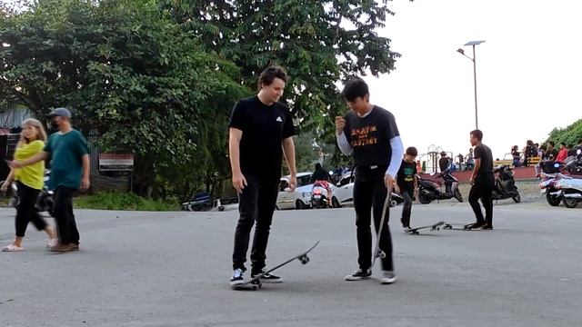 Kip Crossing Learns New Skateboard Tricks! @kipcrossing смотреть онлайн