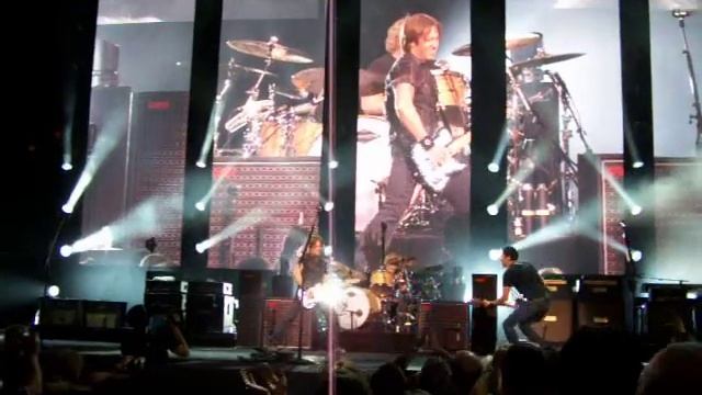 Keith Urban MSG, NYC 10/08/09. Beginning of "You look good in my shirt." смотреть онлайн