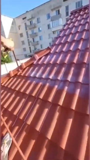 Покраска крыши дома
