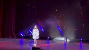 СТИХИ НА 9 МАЯ ПРО ВОЙНУ И СВО ДО МУРАШЕК, ЧИТАЕТ ДЕВОЧКА НА ФЕСТИВАЛЕ. СТИХ "ПАДАЮТ РЕБЯТА" ДЕТЯМ