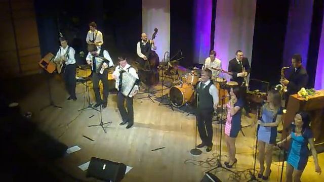 Gogol Bordello - Start Wearing Purple (live, POV) смотреть онлайн