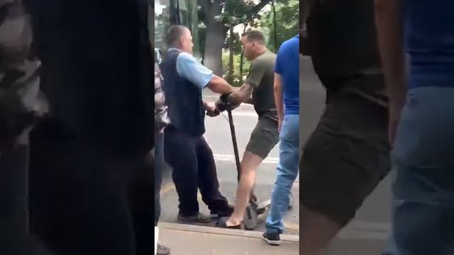 Автобусника морду разбил, и после сам по карме людей попал, Алматы 09.07.2019 смотреть онлайн