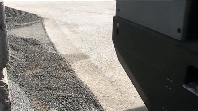 Karcher KM 150/500 R: Side brush sweeps gravel смотреть онлайн