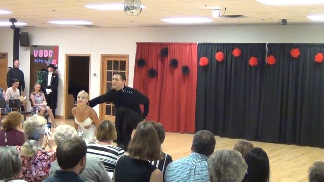 Mr. Nikolay and Ms. Julia dancing the Mambo смотреть онлайн
