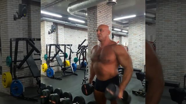 молотки)подьем гантелей на бицепс)🤗🤗🤗 смотреть онлайн
