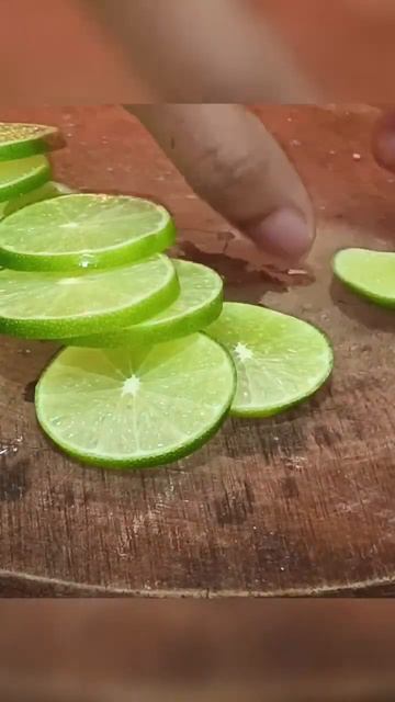 Eat green lime with Chili salt смотреть онлайн