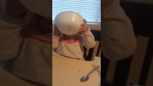 Skylar eating cereal 11-26-14 смотреть онлайн