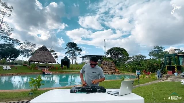 MIX FIESTERO 01 (CUMBIA - MERENGUE - SALSA, SENTADA EN UN BAR, JUAN LUIS GUERRA, JOE ARROYO, ETC)