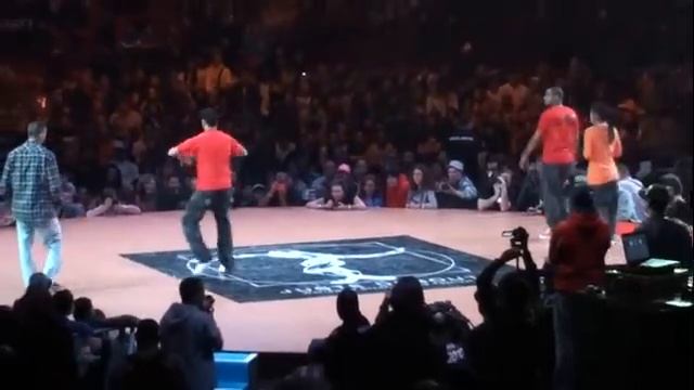 Juste Debout 2010: Salah & Pepito VS DeyDey & Nelson смотреть онлайн