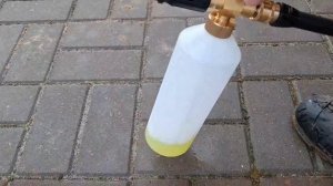 Моим белый автомобиль мойкой HUTER W195-PRO с пенообразователем, автошампунем HUTER. Первый опыт.