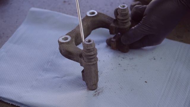 Skoda Roomster/VW Caddy hintere Bremsscheiben/Beläge wechseln смотреть онлайн