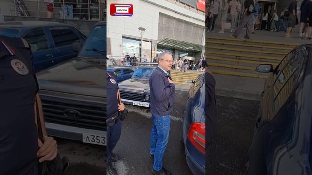 Чиновник префектуры СЗАО Москвы Сидорчук при поддержке Полицейских ОР ППС тиранит старушек-цветочни смотреть онлайн