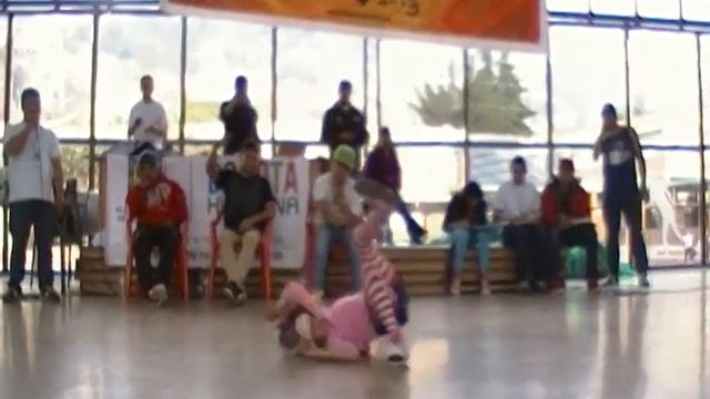 BGIRL TIBY REYES DEL PISO VS BGIRL DYLOR TRIBU NEWEN BATALLA DEL NORTE 2013 смотреть онлайн