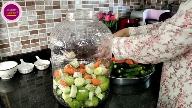 KÜTÜR KÜTÜR LEZZETİYLE KARIŞIK TURŞU 🥒🥕🥗SONUNDA TURŞUYU BENDE TUTTURDUM✅ TAM ÖLÇÜLÜ TURŞU TARİFİ смотреть онлайн
