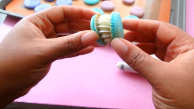 Macaron Berry Gift Box & WILTON Candy Melt TASTE TEST смотреть онлайн