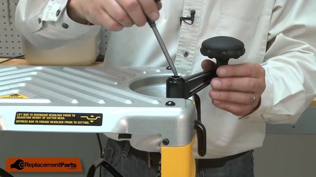 Planer Repair - Replacing the Handle (DeWALT Part # 429962-04) смотреть онлайн