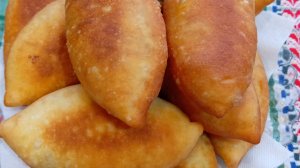 Первые весенние пирожки с зелёным луком и яйцом.